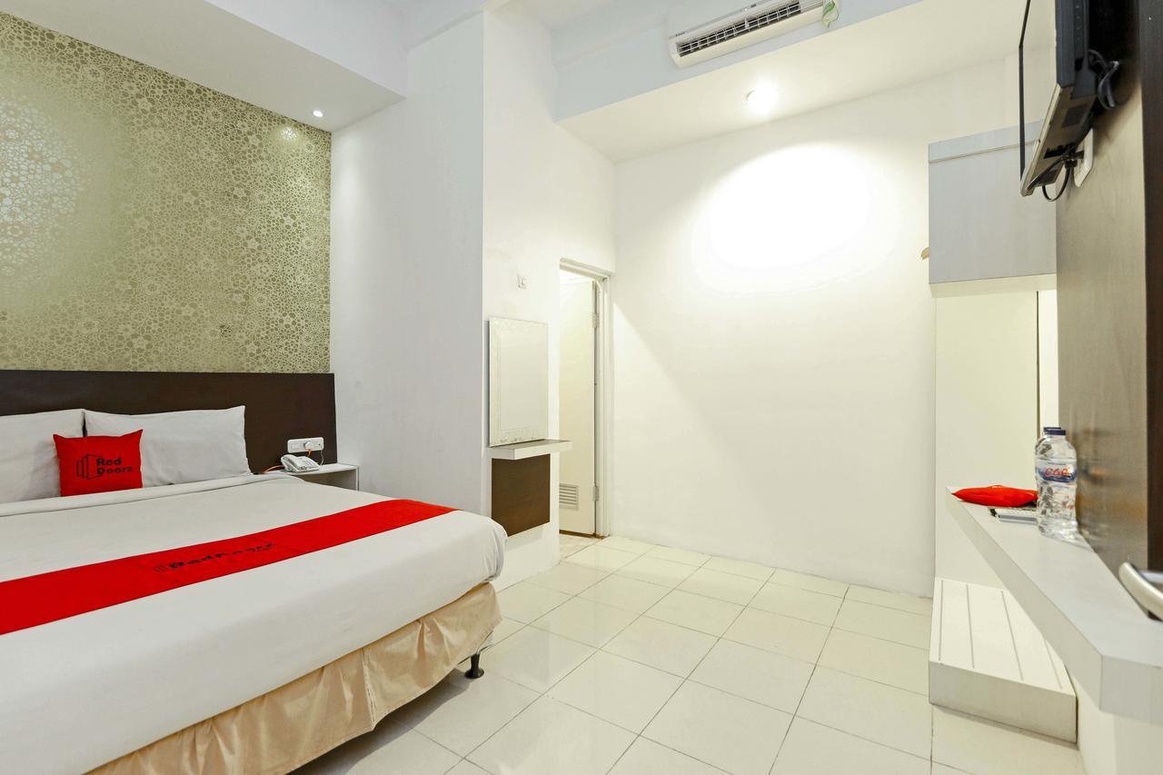 Reddoorz Plus Near Fort Rotterdam Makassar Dış mekan fotoğraf