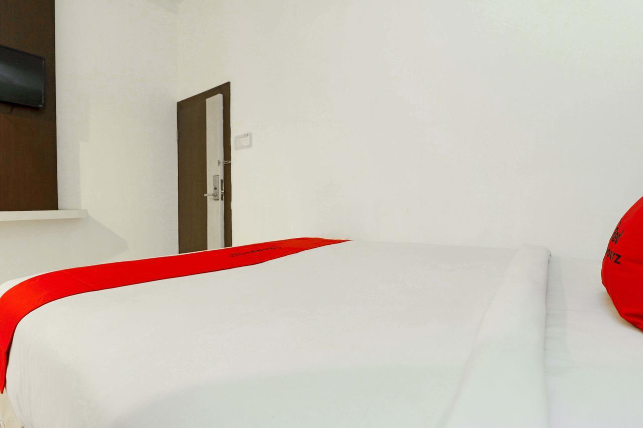Reddoorz Plus Near Fort Rotterdam Makassar Dış mekan fotoğraf