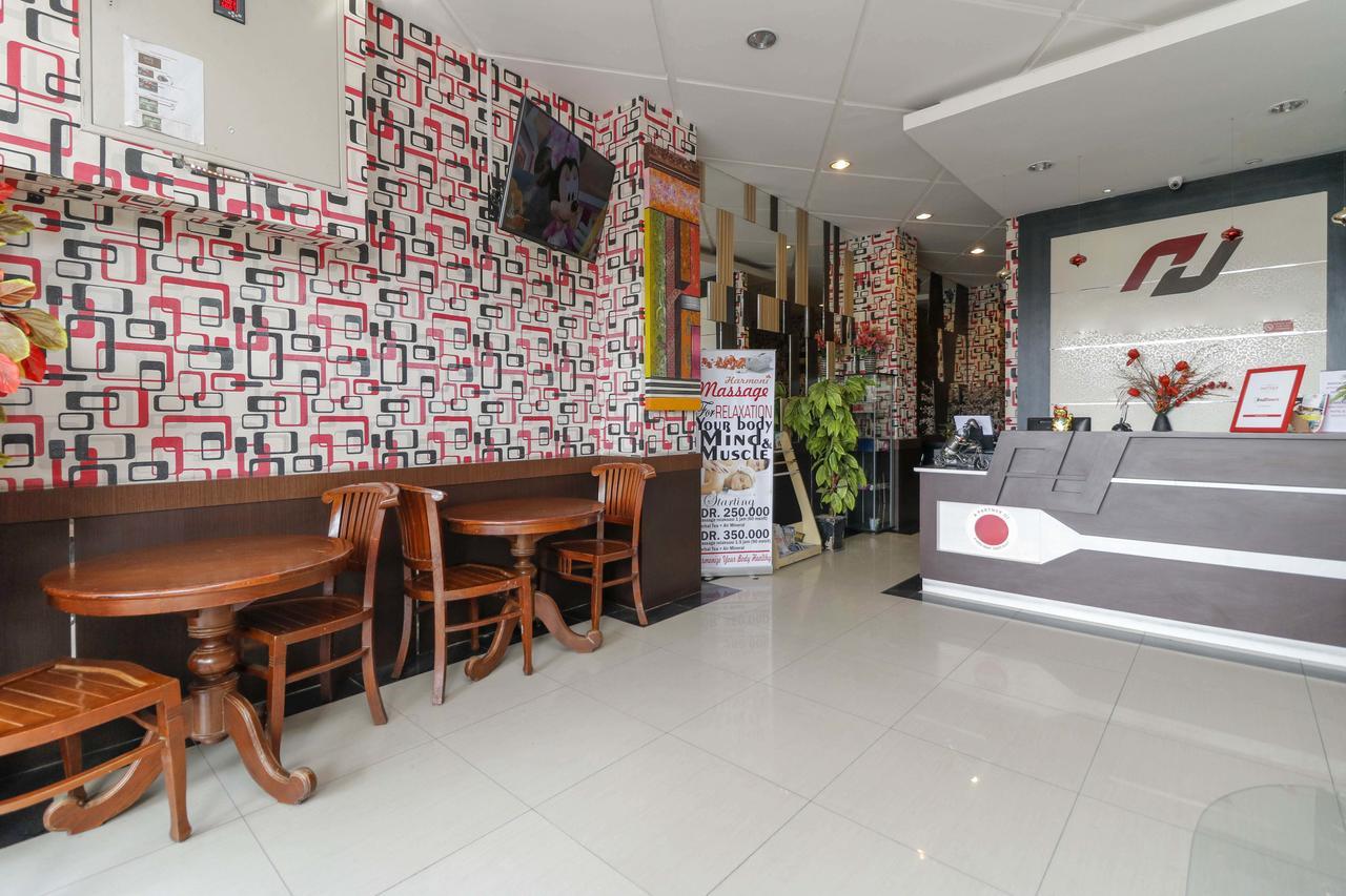 Reddoorz Plus Near Fort Rotterdam Makassar Dış mekan fotoğraf