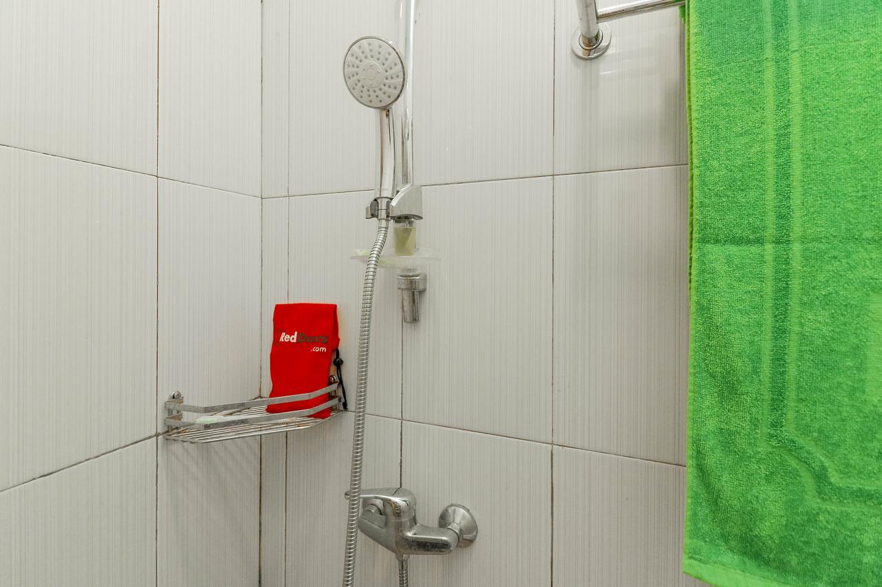 Reddoorz Plus Near Fort Rotterdam Makassar Dış mekan fotoğraf