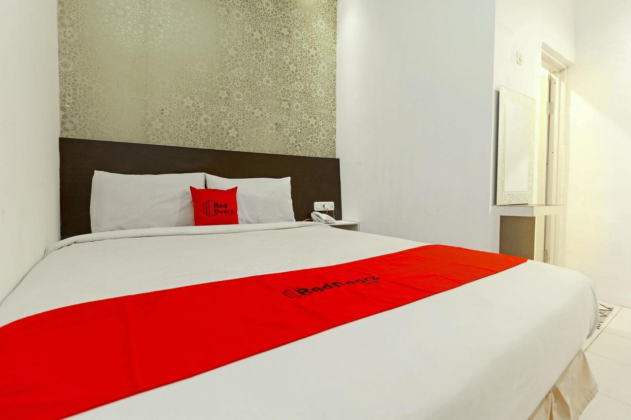 Reddoorz Plus Near Fort Rotterdam Makassar Dış mekan fotoğraf